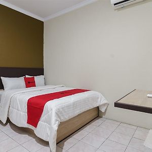 RedDoorz near Cikampek Mall Karawang